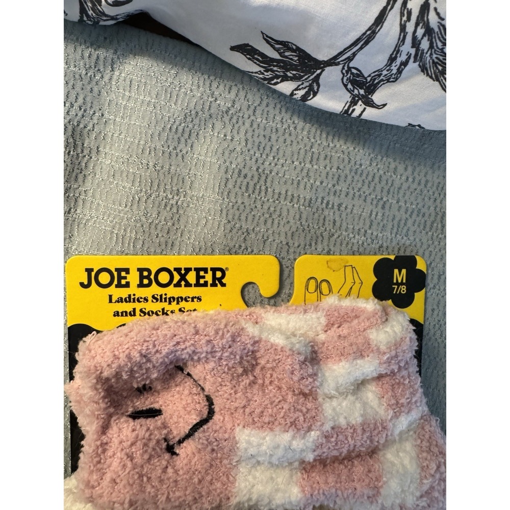 NIB Joe Boxer Pink White Checkered Slippers and Socks Set Medium 7/8 - Picture 4 of 7